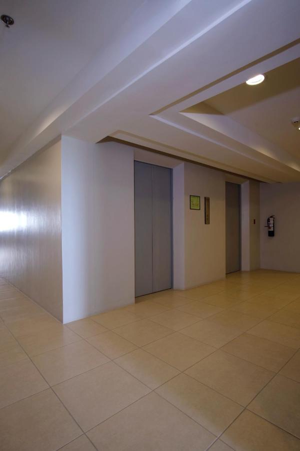 Spacious 2 Bedroom Condo Unit For Rent 伊洛伊洛 外观 照片